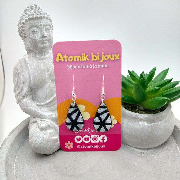 Handmade black and white polymer clay earrings. Boucles d'oreilles - Picture 3 of 6